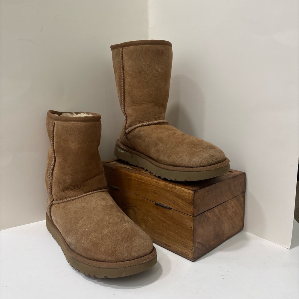 UGG Women's Classic Short II Boots size 7